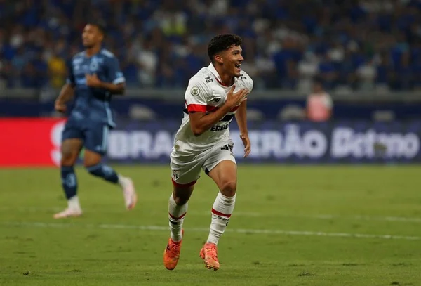 Imagem colorida do São Paulo FC- Metrópoles
