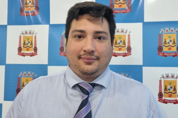 Vereador é preso após “dar o dedo” para policiais militares