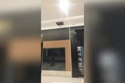 Homem passa madrugada escondido em forro de shopping para roubar joalheria e acaba preso