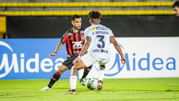 Vídeo: Vitória é eliminado na Sul-Americana com gol contra bizarro