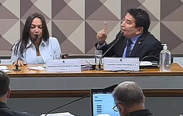Imagem colorida do senador Magno Malta e Eliziane Gama durante discussão na CPI do 8/1 - Metrópoles