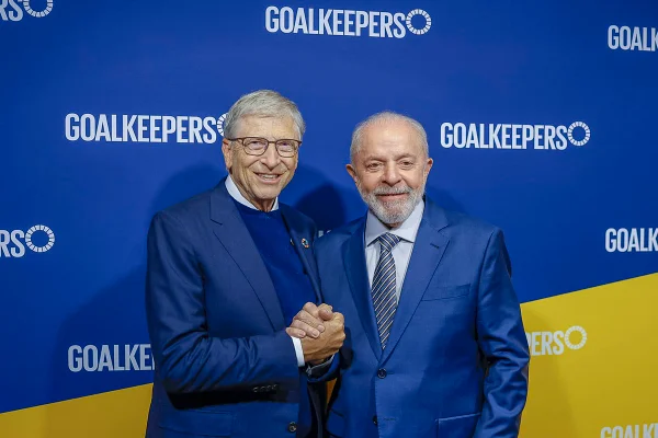 Presidente da Fundação Bill e Melinda Gates, Bill Gates e o Presidente da República, Luiz Inácio Lula da Silva, durante a cerimônia de Premiação anual da iniciativa Goalkeepers, organizada pela Fundação Bill e Melinda Gates, no Jazz at Lincoln Center. Nova York - Estados Unidos.