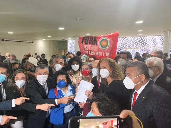 Entrega na Câmara do "superpedido" de impeachment contra Bolsonaro