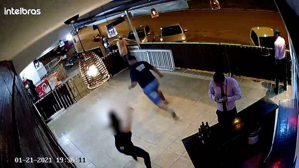 Jovem de 28 anos é presa ao jogar uma faca no ex-namorado no DF