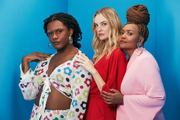 Modelos com peças da Magalu