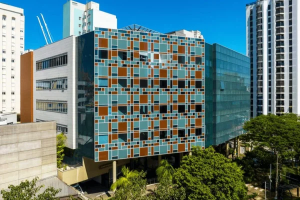 Foto colorida da Unidade do Hospital Albert Einstein em Perdizes - Metrópoles