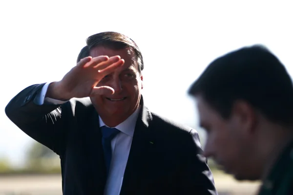 Bolsonaro homenageia Moro, Guedes, Damares e Maia com medalha de honra