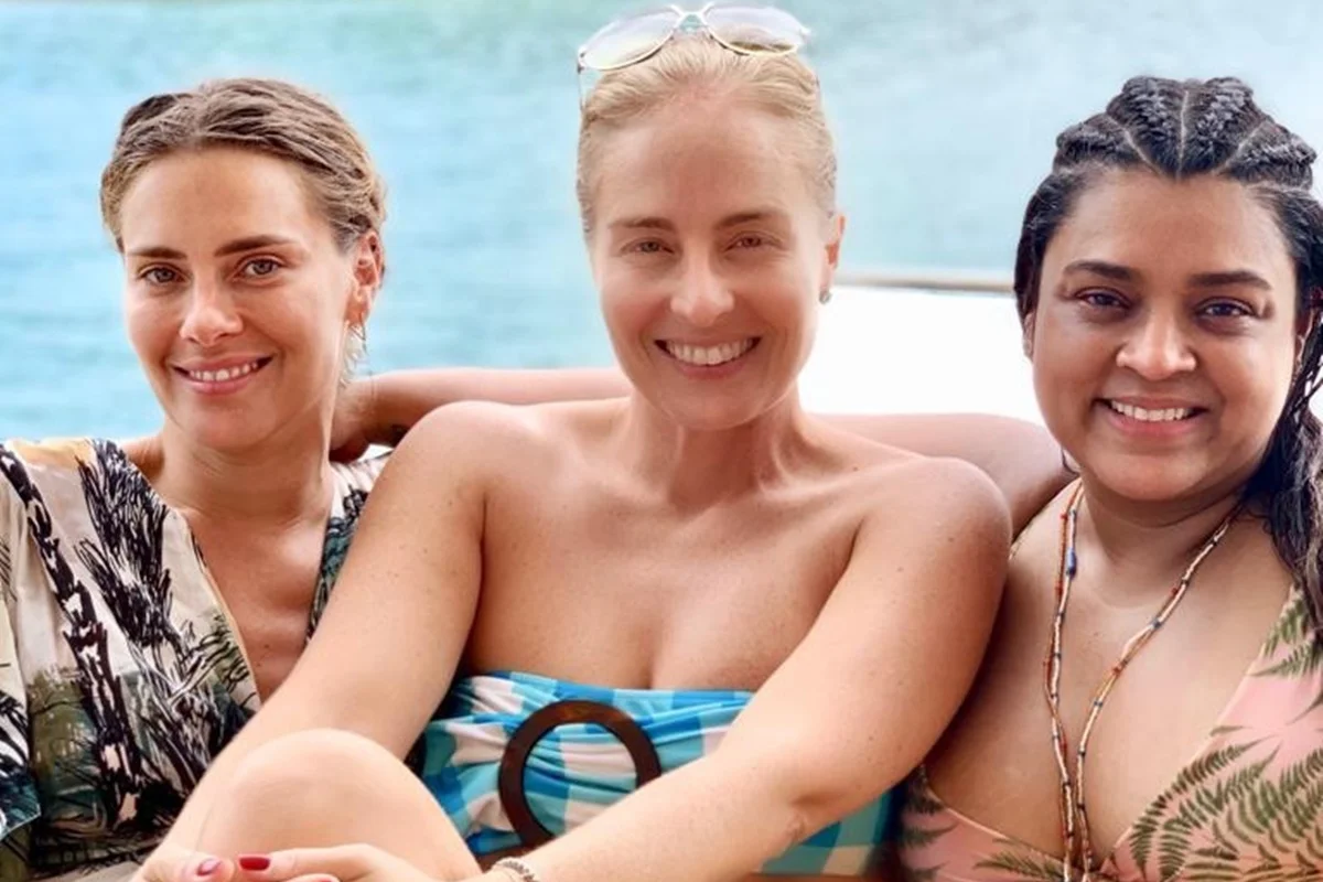Angélica, Carolina Dieckmmann e Preta Gil posam juntas durante passeio Angélica, Carolina Dieckmmann e Preta Gil posam juntas durante passeio