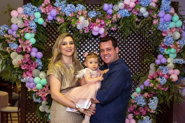 Laura Maluly Miranda de Souza celebra 1 ano com festa encantada