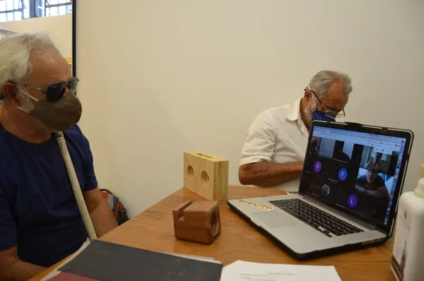 “MeViro” oferece curso de marcenaria a distância para deficientes visuais