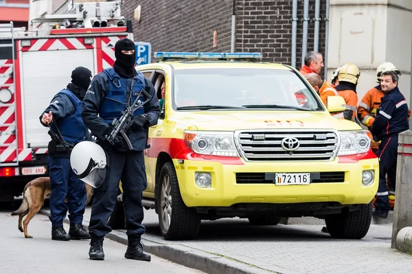 Polícia realiza sete operações em Bruxelas vinculadas aos atentados de Paris