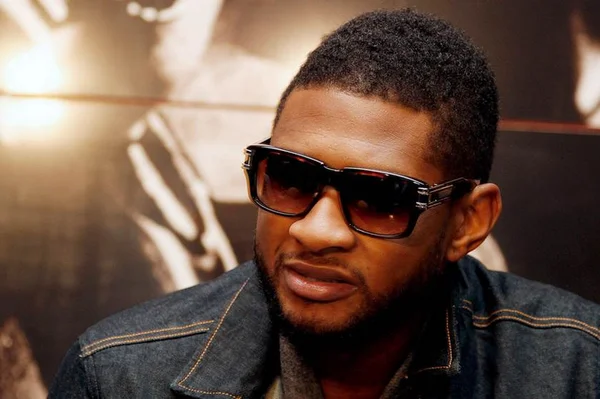 Fãs processam Usher por não avisá-los que possuía DST antes do sexo