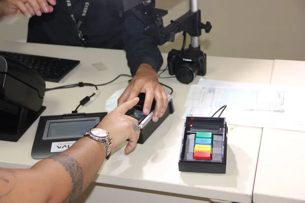 Coleta de biometria no Detran-DF - Metrópoles