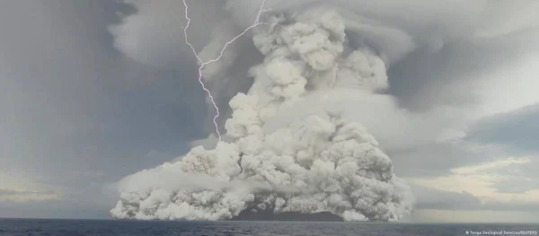 Após tsunami, Tonga confirma três mortes e destruição