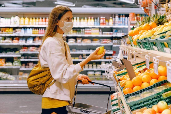 Mulher no supermercado (1)