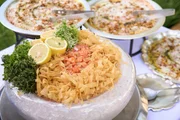 Mesa de aperitivos no evento