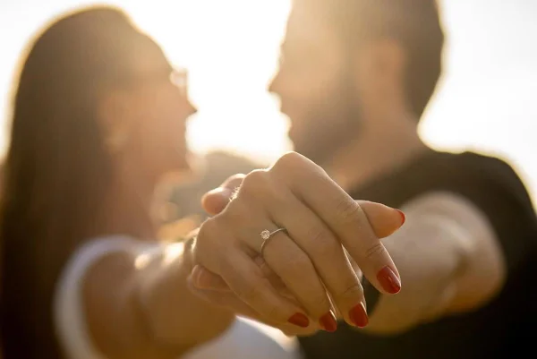 Foto colorida de ´pedido de casamento - Metrópoles