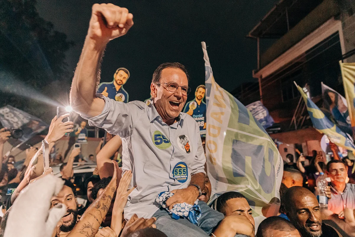 Eduardo Paes faz campanha na Baixada Fluminense Eduardo Paes faz campanha na Baixada Fluminense