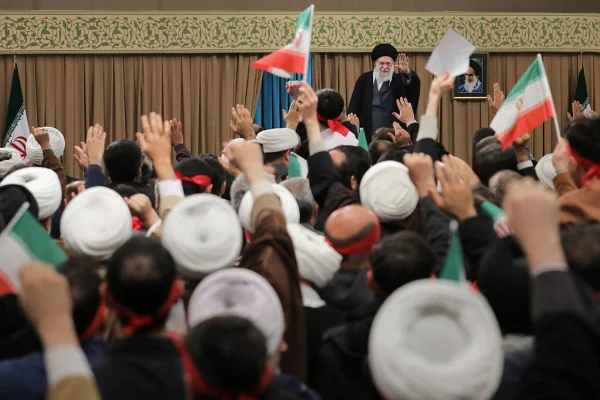 Regime iraniano acusa EUA em meio a escalada de mortes em protestos