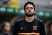 Ex-Corinthians, Arthur Elias é o técnico da Seleção.