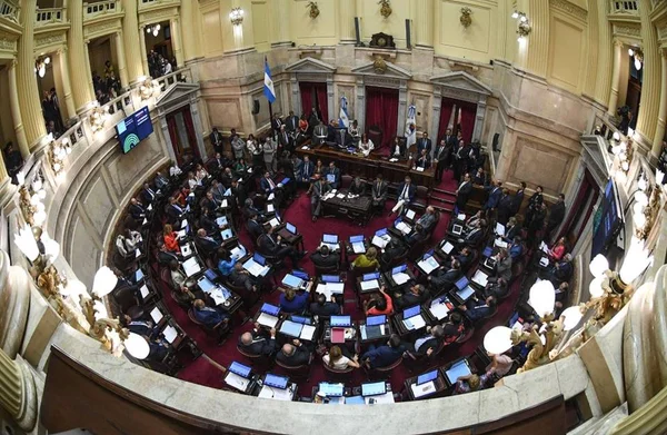 Argentina: Senado aprova lei de emergência econômica