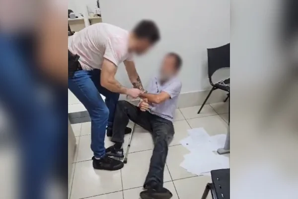 Homem é agredido por policial no Na Hora do DF: “Velho doido”