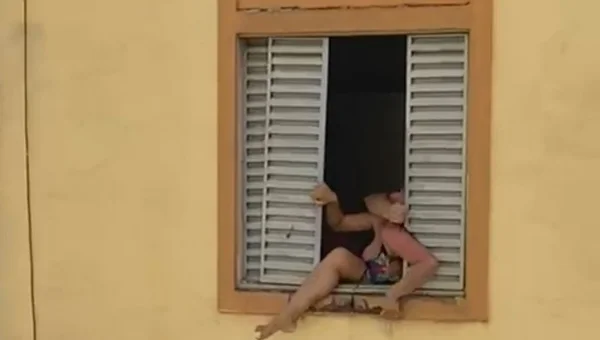Grávida tenta fugir das agressões do marido pulando a janela