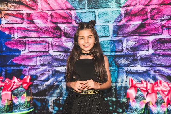 Viva Pietra Almeida! Blogueira mirim celebra os 9 anos com balada neon