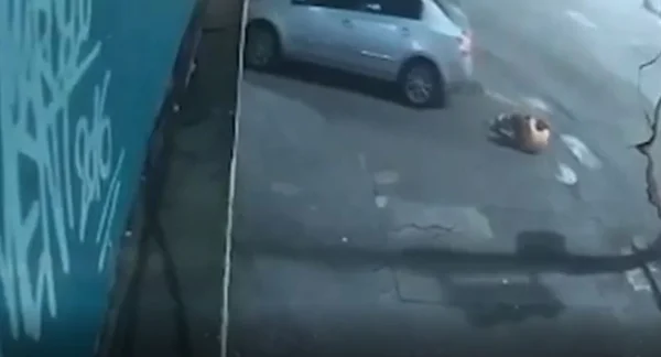 Imagens mostram momento em que motorista atropela vítima por achar que seria assaltado em Copacabana