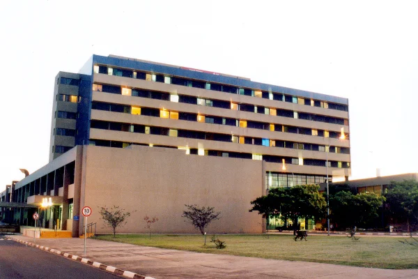 Imagem mostra a fachada do Hospital Estadual de Sumaré, em São Paulo - Metrópoles