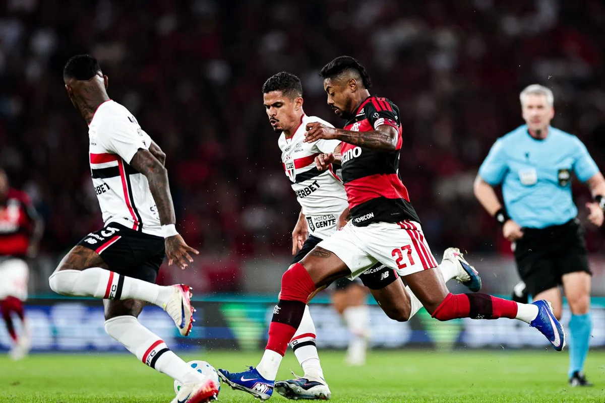 Bruno Henrique em jogada pelo Flamengo no Maracanã Bruno Henrique em jogada pelo Flamengo no Maracanã