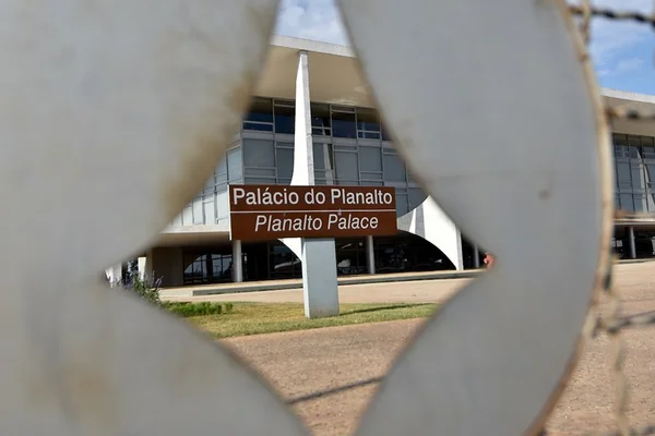 Casa Civil: chefe de comunicação é demitido e “olavete” assume