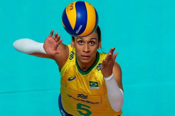 Luto no vôlei: Paula Borgo, ex-Seleção, morre de câncer aos 29 anos