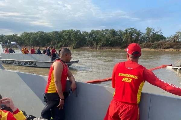 Bombeiros resgatam corpo da sétima e última vítima de naufrágio no Rio Paraguai