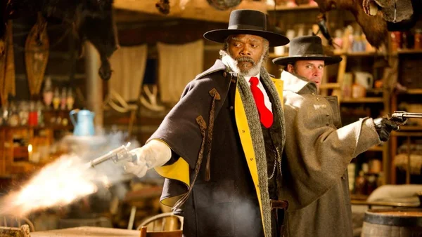 “Os Oito Odiados” é caricato e divertido, mas também político como Tarantino nunca foi antes
