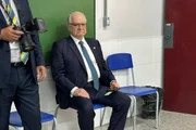 Fachin aguarda na sala de votação