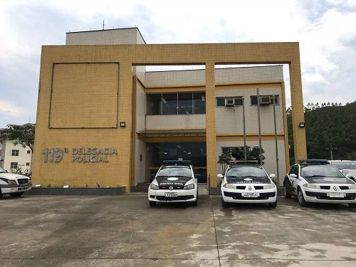 Delegado da Polícia Civil do ES é detido no Rio suspeito de receptação