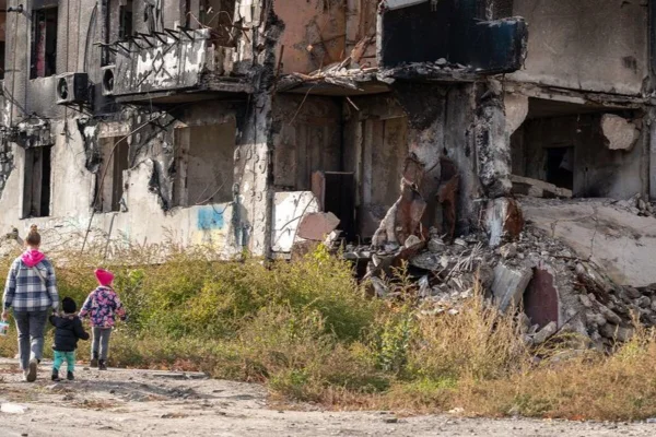 Imagem colorida dos destroços na Ucrânia - Metrópoles