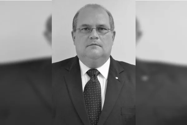 Bolsonaro nomeia procurador José Firmo como desembargador do TJDFT