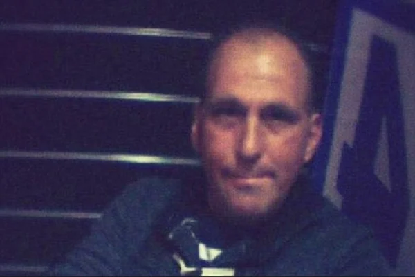 Homem usa gasolina para atear fogo em morador de rua por ciúmes
