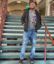 O jogador foi encontrado morto a tiros na casa de seus pais O jogador foi encontrado morto a tiros na casa de seus pais