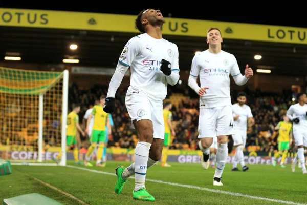 Sterling marcou três gols na goleada