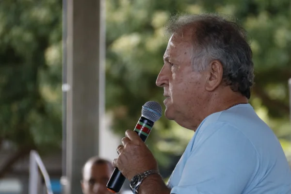 Zico visita escola do Guará com SEBRAE - 26/04 - Metrópoles