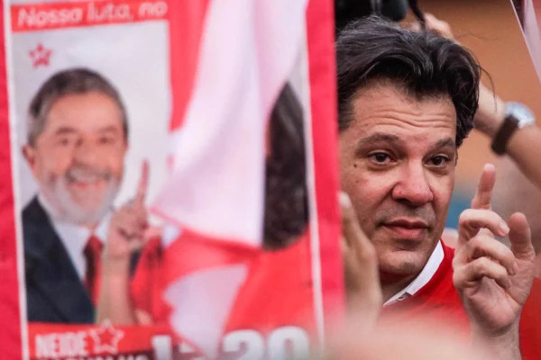 Fernando Haddad vira alvo de oponentes, mas evita revidar ataques