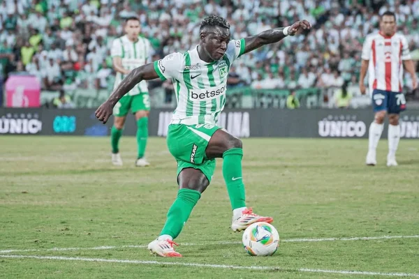 Vasco comunica acerto com atacante colombiano do Atlético Nacional
