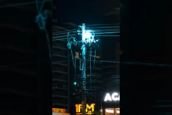 explosão em transformador de energia