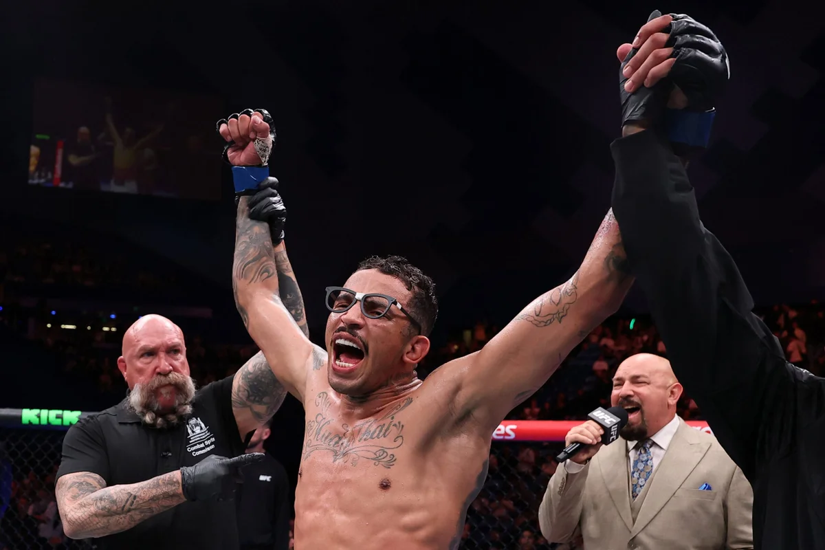 Carlos Prates assume 1º lugar no novo ranking feito por IA do UFC