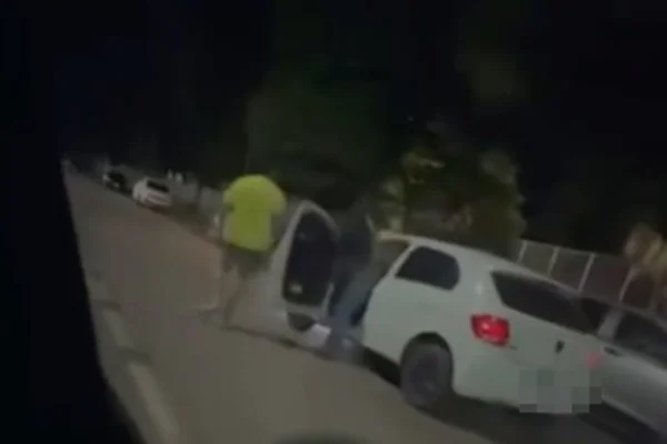 Carro de filho de vereador é atingido por tiros em festa da vitória de Lula - destaque galeria