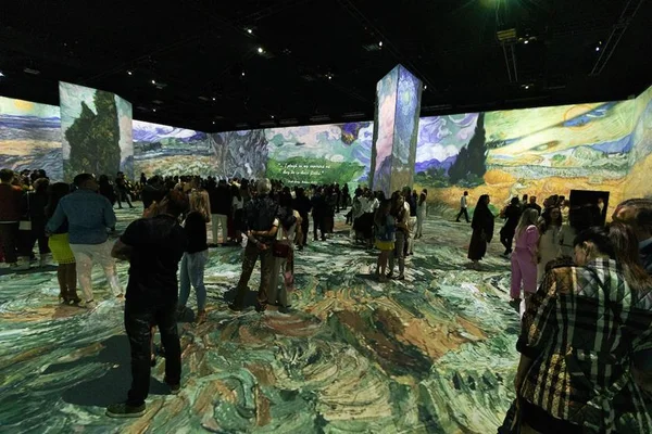 Exposição Beyond Van Gogh apresenta shows de artistas brasilienses
