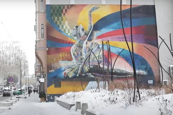 Kobra homenageia bailarina em Moscou